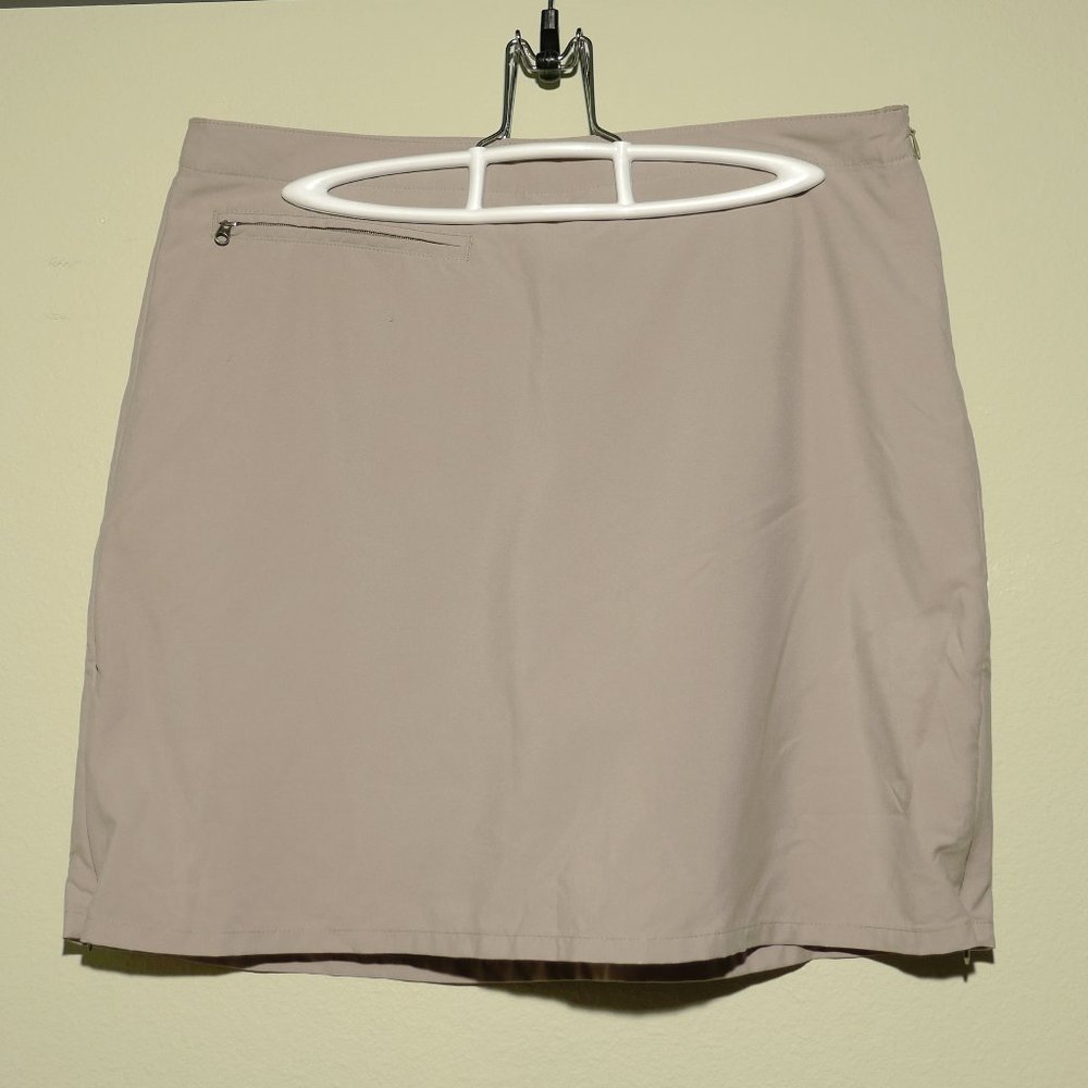 Patagonia A-Line Duway Skort Size 8  (light khaki)